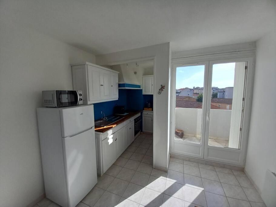 Appart 2/4 Pers Proche Centre Avec Balcon, Parking Narbonne Exterior foto